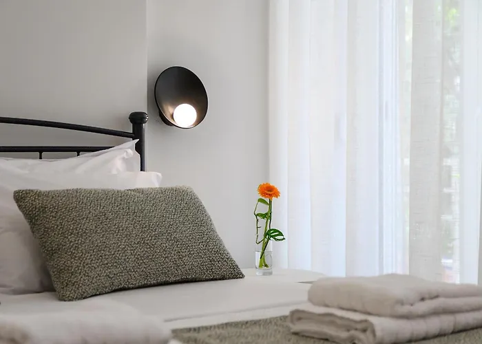 Cozy Corner Apartment *